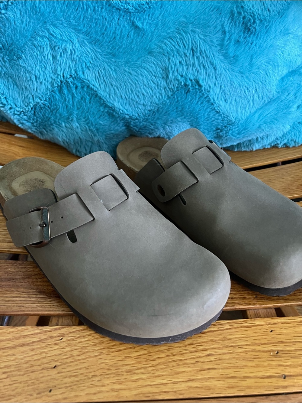 Cushionaire Clogs in Grey/Taupe